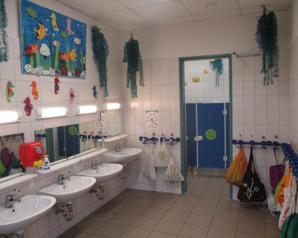 Waschraum einer Elementargruppe